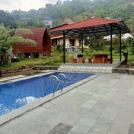 Wooden House Paseban Villa Bogor Eksteriør billede
